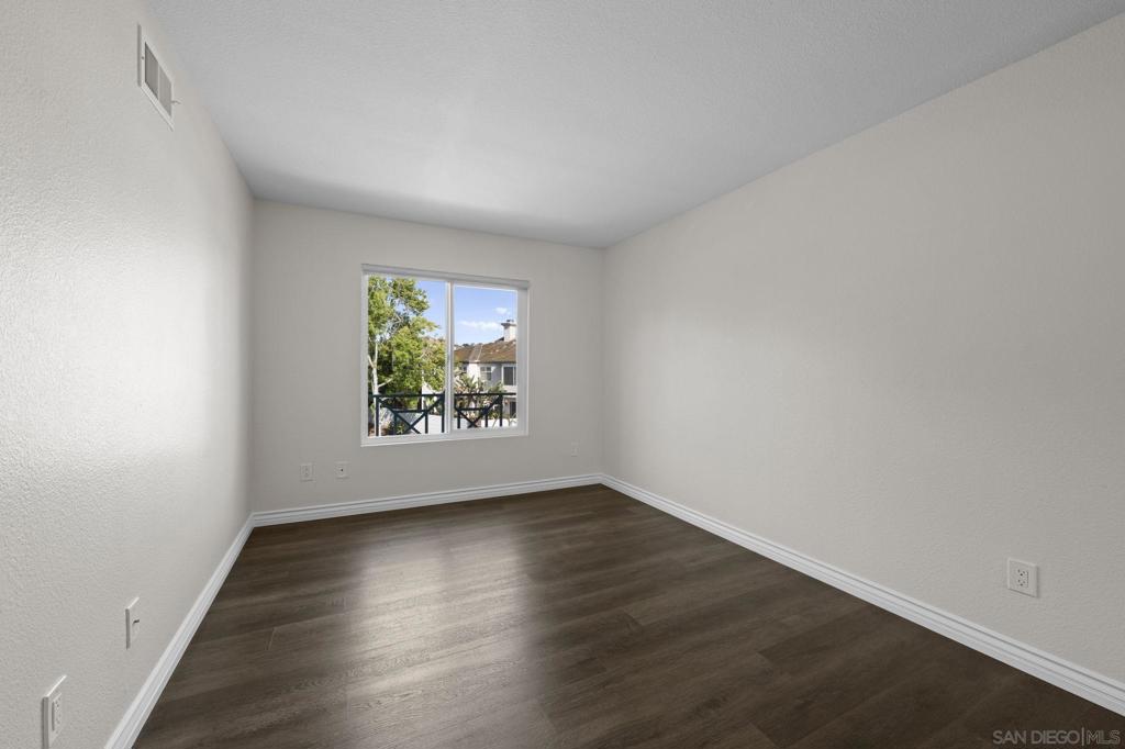 MLS #250033731SD img 23