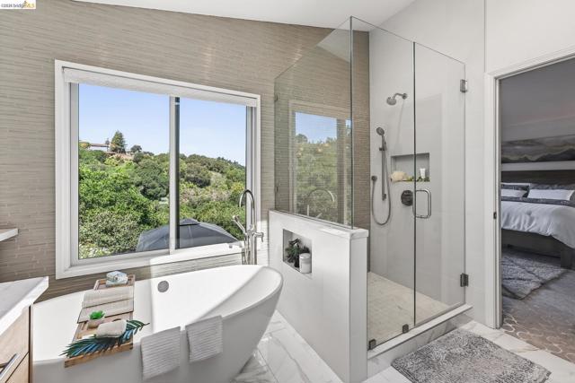 4963 Stoneridge Ct, Oakland CA: https://media.crmls.org/mediaz/9721759d-c1b3-4a86-a4a1-889770e91530.jpg