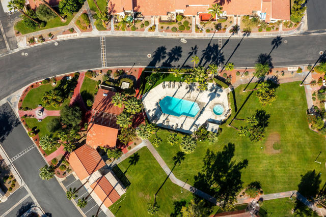 6000 Montecito Drive, Palm Springs CA: https://media.crmls.org/mediaz/972188b0-6db8-4ce4-b18c-582e67764b40.jpg