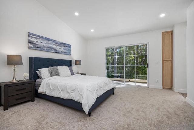 5125 Renaissance Ave, San Diego CA: https://media.crmls.org/mediaz/9721d4d2-eb50-4566-87a5-afc91af4f010.jpg