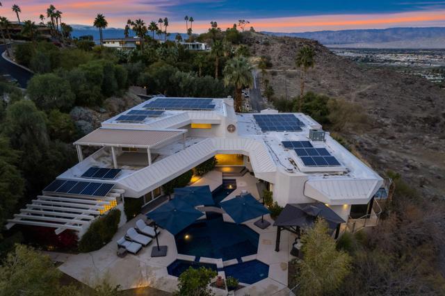 3295 Tiger Tail Lane, Palm Springs CA: https://media.crmls.org/mediaz/9721f459-2636-4eec-a50e-76963ffe3a5d.jpg