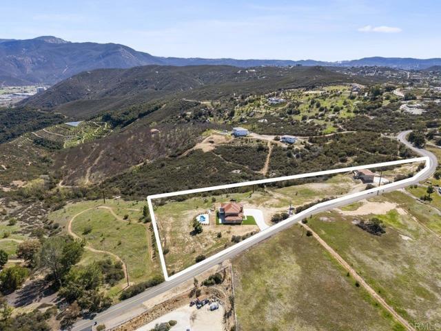 31223 Pauma Heights Road, Valley Center CA: https://media.crmls.org/mediaz/97223aa3-e182-4905-afa8-5b42c95f6a82.jpg