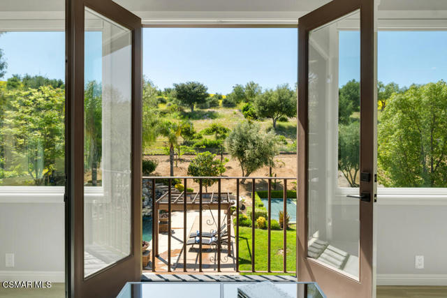 5715 Calais Court, Calabasas CA: https://media.crmls.org/mediaz/972240bc-5301-449a-8093-2a2abfbd62a5.jpg
