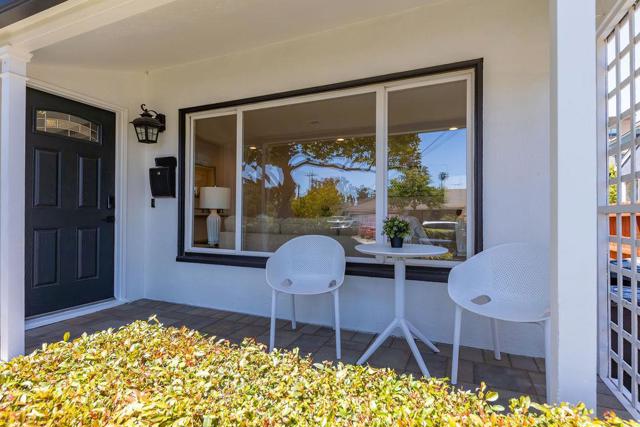 1032 Toyon Drive, Burlingame CA: https://media.crmls.org/mediaz/97226056-d8ce-456a-8482-b35ffdff83ba.jpg