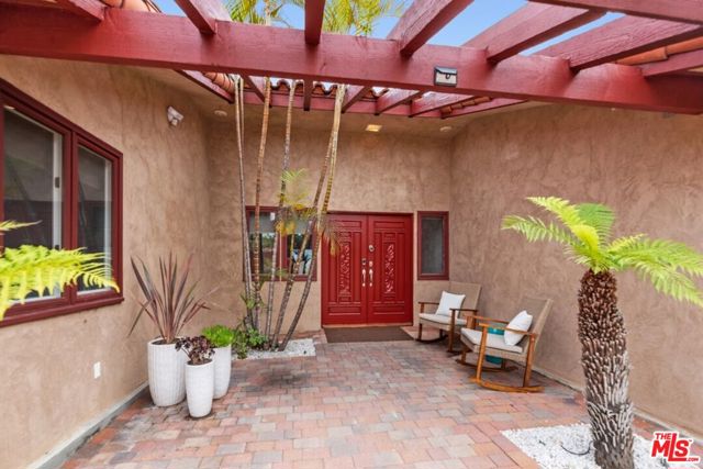 5916 Via Zurita, La Jolla CA: https://media.crmls.org/mediaz/97229687-6f43-490f-a746-af92e3459922.jpg