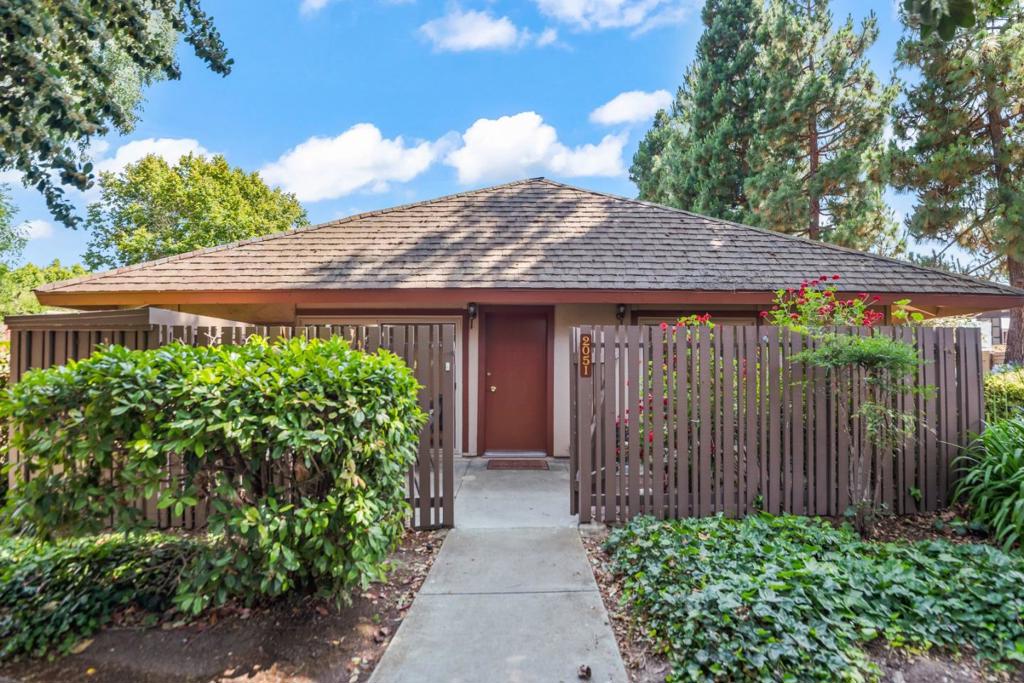 205 W Red Oak Drive #I