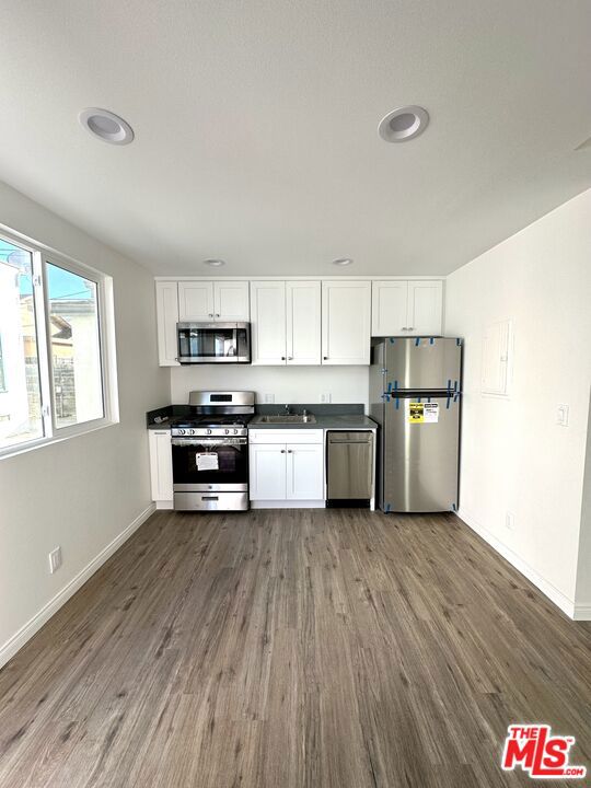 2943 S 9th Avenue, Los Angeles CA: https://media.crmls.org/mediaz/972364a2-6a32-4f91-bec9-0c5d3a718fc5.jpg