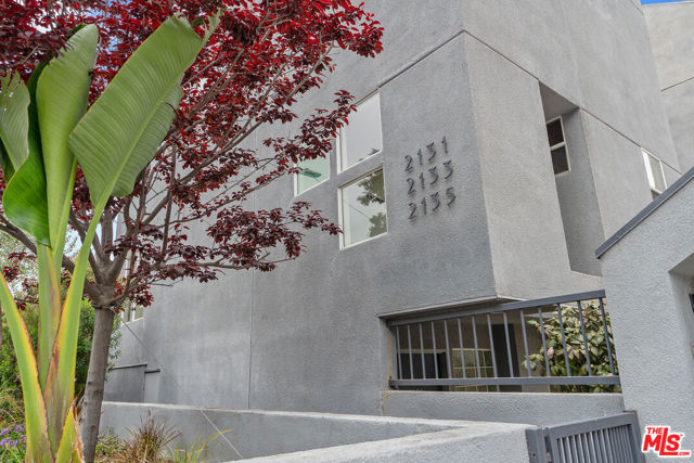 2131 Griffith Park Boulevard, Los Angeles CA: https://media.crmls.org/mediaz/97237544-8837-428f-9a34-f1d16b85aa80.jpg