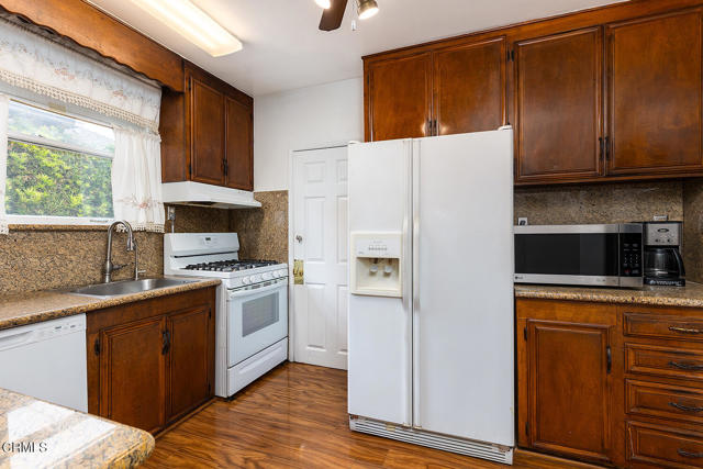 250 S Berkeley Avenue, Pasadena CA: https://media.crmls.org/mediaz/9723a2e1-fb16-4a92-b77f-0f7179f981f4.jpg