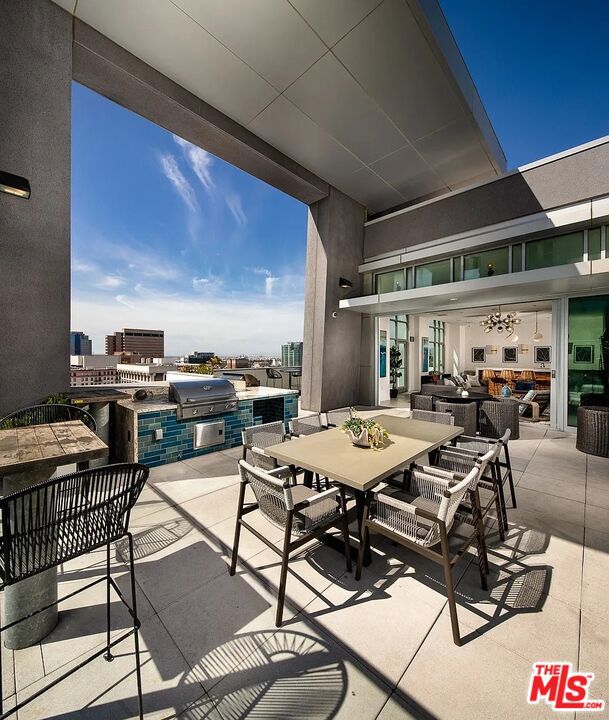 707 E Ocean Boulevard, Long Beach CA: https://media.crmls.org/mediaz/9723ae5f-4103-48d6-9f0d-46fe9a6941d8.jpg