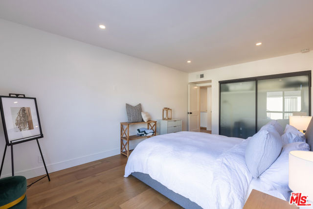 1351 N Crescent Heights Boulevard, West Hollywood CA: https://media.crmls.org/mediaz/9723f6cf-055c-4abc-b303-b3568e537d5a.jpg