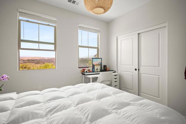1257 Calle Datura, Chula Vista CA: https://media.crmls.org/mediaz/97243d22-7ce3-4d53-bc9f-ad08532d4f41.jpg