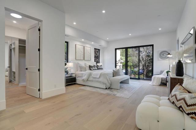 546 9th Avenue, Menlo Park CA: https://media.crmls.org/mediaz/972481f3-7311-459b-a5b7-46d09358038a.jpg