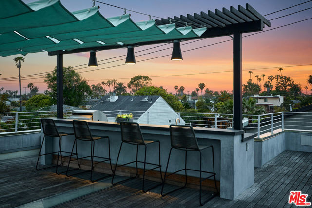 2329 Clement Avenue, Venice CA: https://media.crmls.org/mediaz/9724cfa7-2e5b-4922-a4eb-414c93a1660e.jpg