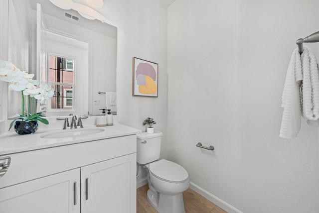 39857 Pelton Terrace, Newark CA: https://media.crmls.org/mediaz/9724d971-a174-4d50-92e4-3f99cec40b41.jpg