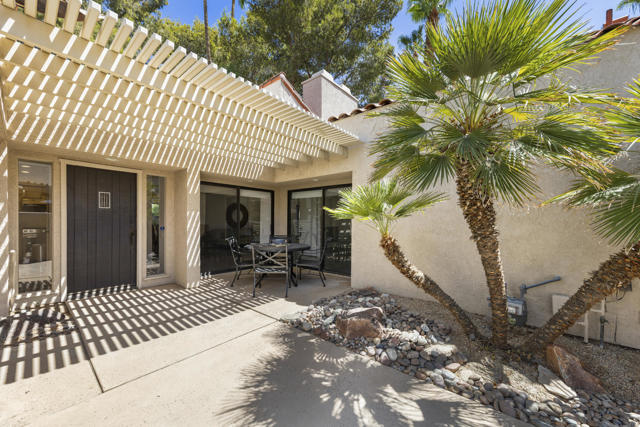 306 Forest Hills Drive, Rancho Mirage CA: https://media.crmls.org/mediaz/972565ae-0386-4f94-b365-8dc68f7e5d0e.jpg