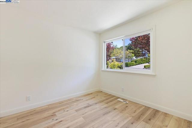 21 Muth Dr, Orinda CA: https://media.crmls.org/mediaz/9725a872-418d-4185-90bd-59019e33ea77.jpg