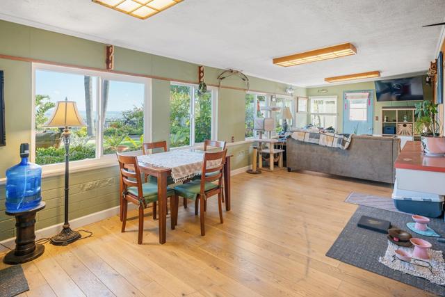 7945 Shadow Hill Dr, La Mesa CA: https://media.crmls.org/mediaz/9725fbde-b864-4416-9ee0-9d4feac7b007.jpg