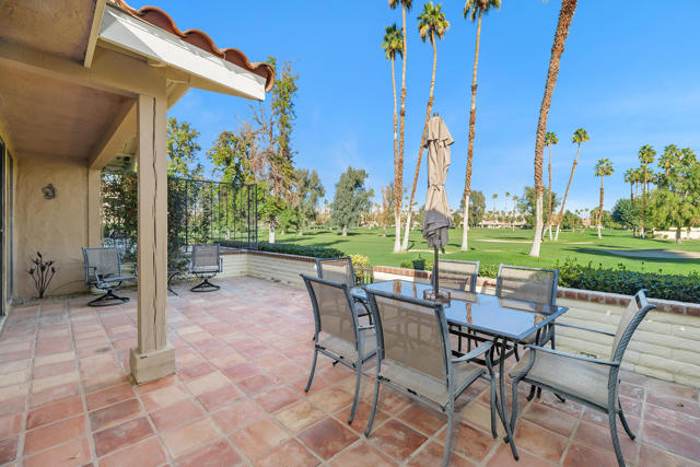 240 Santa Barbara Circle, Palm Desert CA: https://media.crmls.org/mediaz/9726278f-40de-48c6-b093-c39d41379a27.jpg