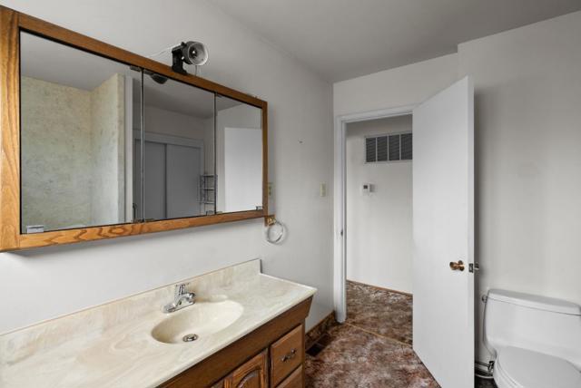 3705 Encline Way, Belmont CA: https://media.crmls.org/mediaz/972673c8-c0b4-4e5a-94c5-dbbd78c1f529.jpg