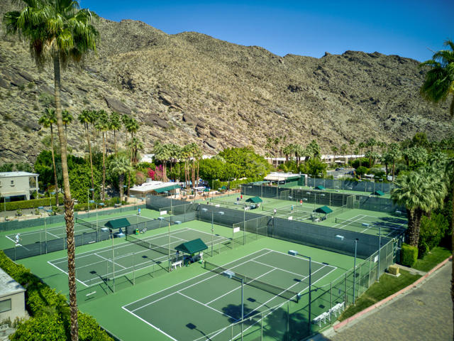555 W Baristo Road, Palm Springs CA: https://media.crmls.org/mediaz/97270685-f55f-4d10-98e0-dcfda86c1335.jpg