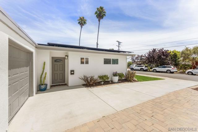 4527 Chinook Court, San Diego CA: https://media.crmls.org/mediaz/97272fa8-4235-4816-be28-0dfe7e42e1ed.jpg
