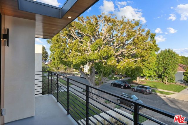 12041 Marine Street, Los Angeles CA: https://media.crmls.org/mediaz/97273188-0691-49a3-8a4e-8e48e84bc406.jpg