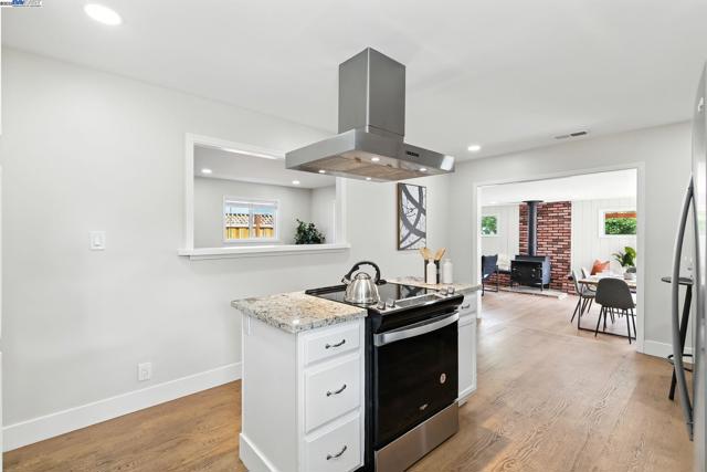 35458 Orleans Dr, Newark CA: https://media.crmls.org/mediaz/9727e816-e760-4eac-b580-1f4c6e1f504c.jpg