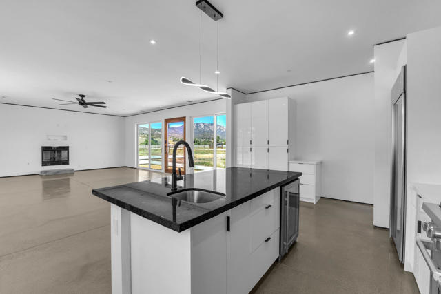 41265 Lakeshore Boulevard, Aguanga CA: https://media.crmls.org/mediaz/9727facd-6958-4bc8-aa24-6d3ddcbbc371.jpg