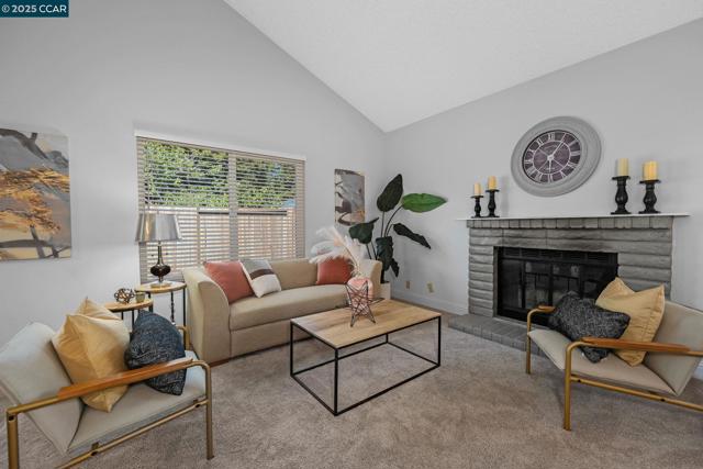 2140 Eastview Pl, Martinez CA: https://media.crmls.org/mediaz/9728b2a9-3d55-4e2c-942a-d6450847d842.jpg