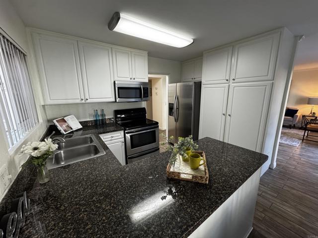 Detail Gallery Image 8 of 29 For 17159 W Bernardo Dr #103,  San Diego,  CA 92127 - 2 Beds | 2 Baths