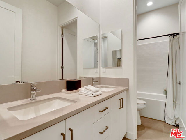 80240 Platinum Way, La Quinta CA: https://media.crmls.org/mediaz/9728e0e0-4272-4507-ba54-f06136c4b2bd.jpg