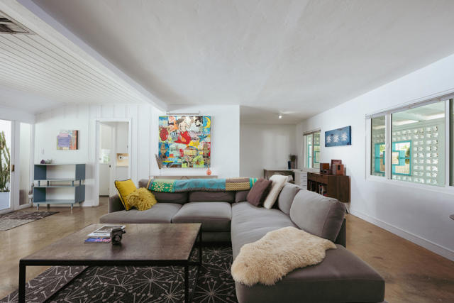 748 N Calle Rolph, Palm Springs, CA 92262