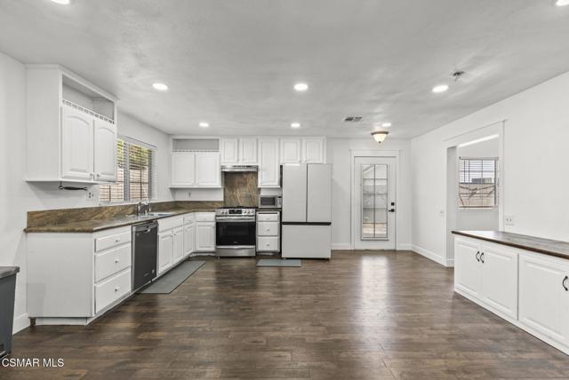 459 Mark Drive, Simi Valley CA: https://media.crmls.org/mediaz/97299d51-55e6-464a-aafc-e027830b8bc9.jpg