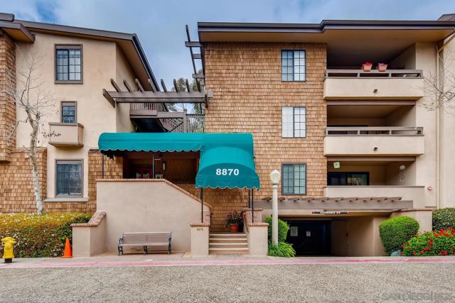 8870 Villa La Jolla Dr, La Jolla CA: https://media.crmls.org/mediaz/97299ee0-3ab4-4267-9b32-c836433323e6.jpg