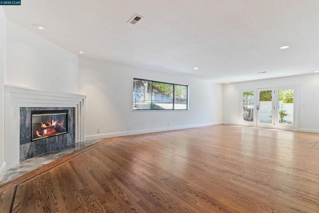225 Rheem Blvd, Moraga CA: https://media.crmls.org/mediaz/972a5b7d-6004-465a-a6cc-6faa21e5609e.jpg