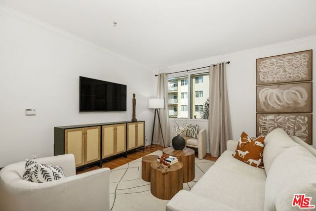 13200 Pacific Promenade, Playa Vista CA: https://media.crmls.org/mediaz/972bd8bc-d29f-49cf-b4fd-1b32d97da720.jpg