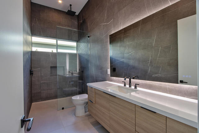 1 Makena Lane, Rancho Mirage CA: https://media.crmls.org/mediaz/972c2158-2413-4fe6-8dbd-5eabe264e133.jpg