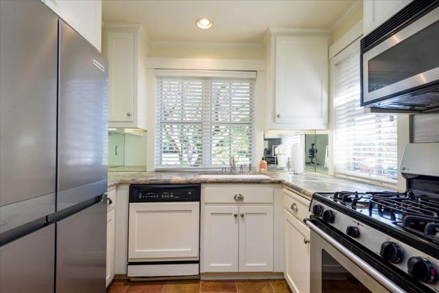 45 Bear Gulch Drive, Portola Valley CA: https://media.crmls.org/mediaz/972c216a-8dc4-4b31-9e80-162bb7d0e0c1.jpg