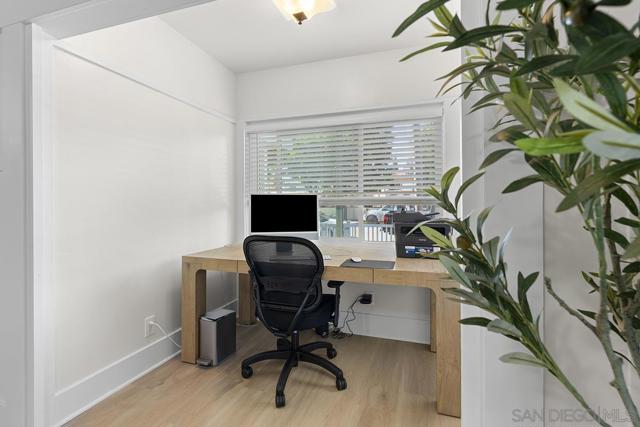 311 B Ave, Coronado CA: https://media.crmls.org/mediaz/972c55a6-d4b5-475d-8fcd-004aa2982968.jpg