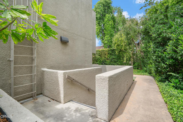 Detail Gallery Image 37 of 44 For 108 S Grand Ave, Pasadena,  CA 91105 - 3 Beds | 2/1 Baths