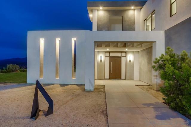 2885 Gate Three Place, Chula Vista CA: https://media.crmls.org/mediaz/972ce4e7-236f-4212-a9c3-4a536affadd7.jpg