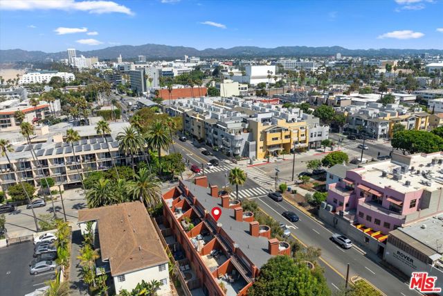 2108 Neilson Way, Santa Monica CA: https://media.crmls.org/mediaz/972cfa3a-5007-4415-84de-93cb86b90f48.jpg