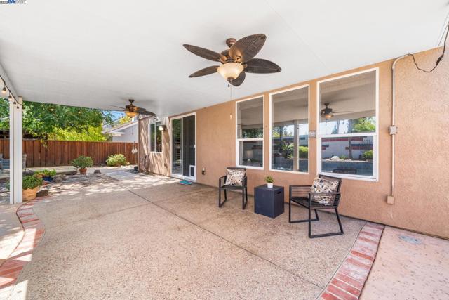 635 Eliot Dr, Livermore CA: https://media.crmls.org/mediaz/972d9c77-0f50-4263-b912-51742f4fe638.jpg