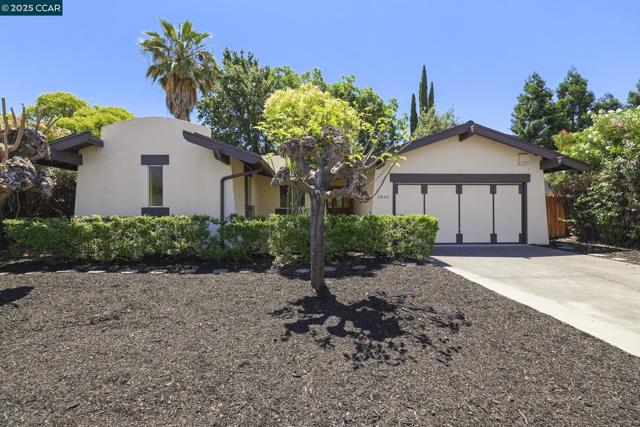 2054 Newton Way, Concord CA: https://media.crmls.org/mediaz/972da38b-767b-4f5e-ac4f-4f7f9ffe6c64.jpg