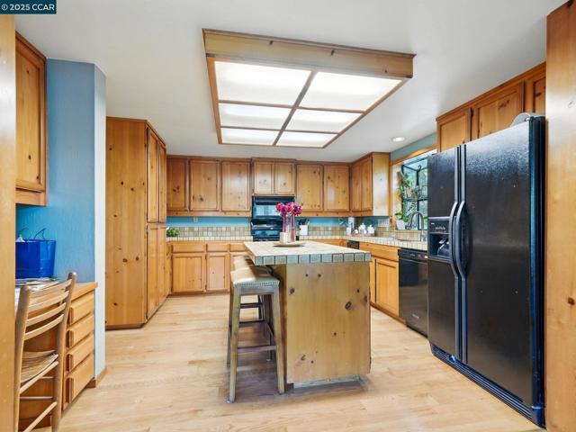 2000 Curry Canyon Rd, Clayton CA: https://media.crmls.org/mediaz/972e07aa-9b7f-4412-bf67-5df42ee60106.jpg