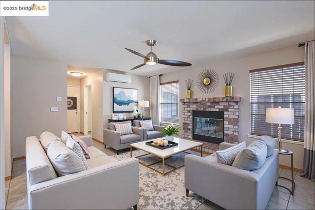 1003 Linda Vista Way, Rio Vista CA: https://media.crmls.org/mediaz/972f5469-1f54-4635-813c-4284cf1e3517.jpg