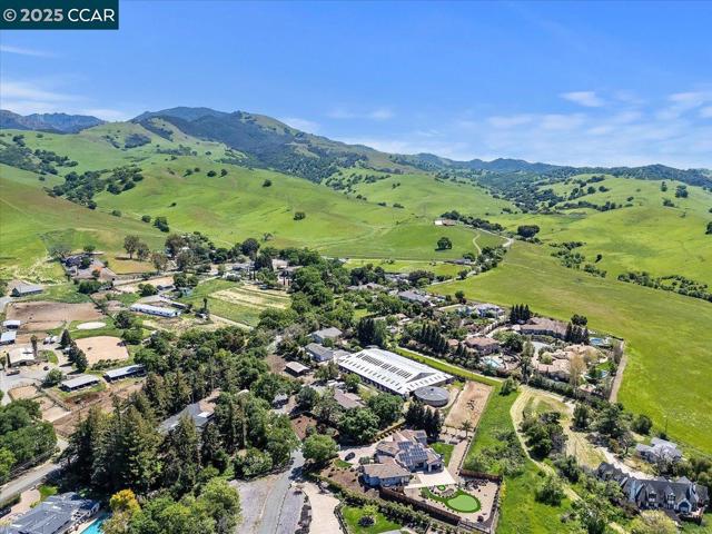 1101 North Gate Road, Walnut Creek CA: https://media.crmls.org/mediaz/972f79e7-f226-4594-95e8-f77db14df6e2.jpg