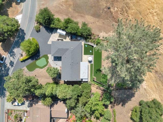 17035 Copper Hill Drive, Morgan Hill CA: https://media.crmls.org/mediaz/972f7acb-37a5-4619-ac61-92d72066e563.jpg