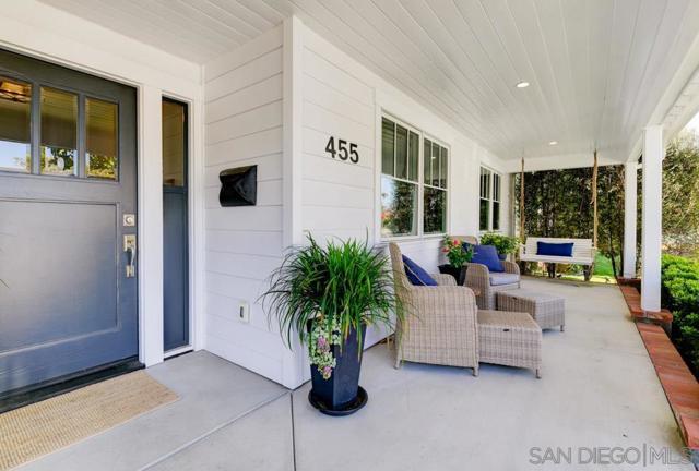 455 J Ave, Coronado CA: https://media.crmls.org/mediaz/972fa2f8-6a45-4092-8ee0-1bcc53754575.jpg